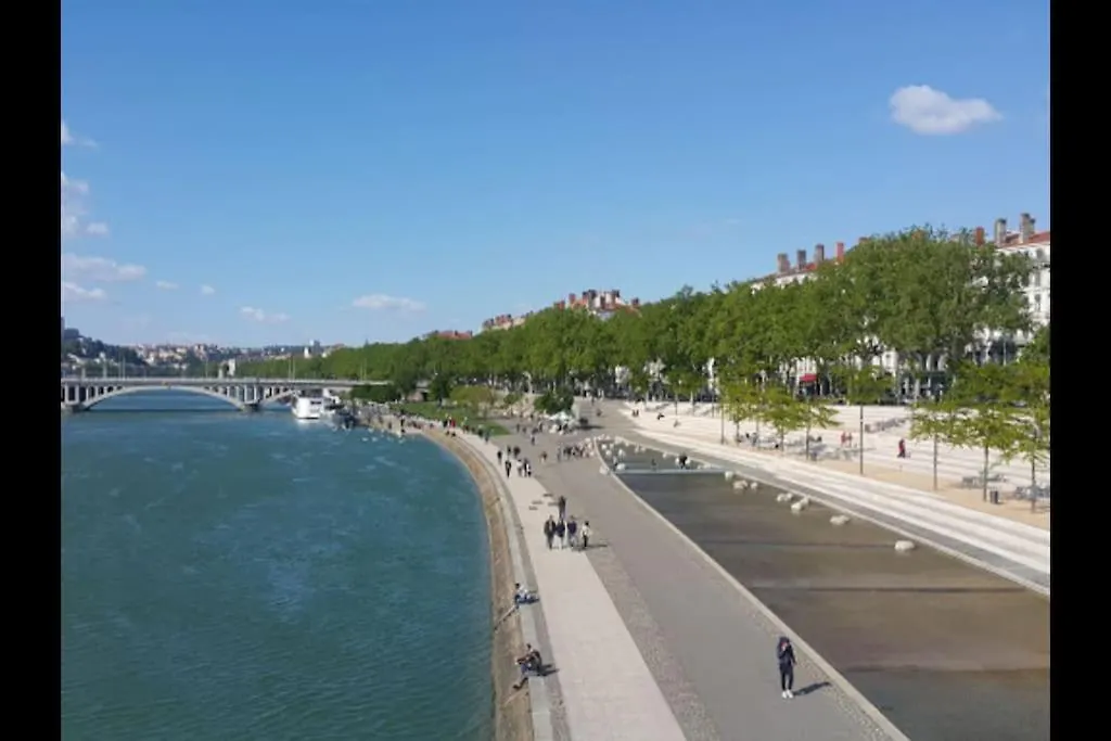 Lyon - Berges Du Rhone Apartment